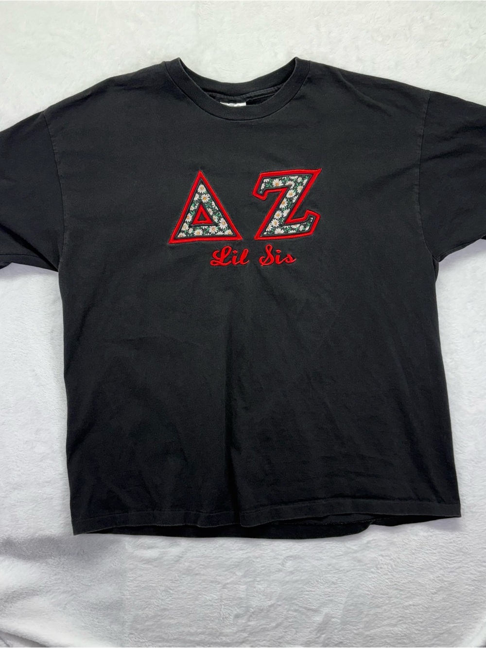 Vintage sorority Black Tee Delta Zeta lil sis